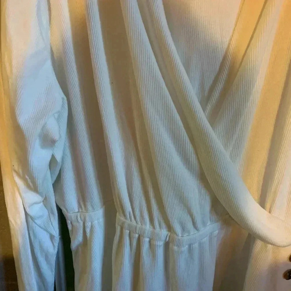 Lane Bryant Womens Top Size 26/28 Shade White with Long Sleeves - Picture 4 of 9